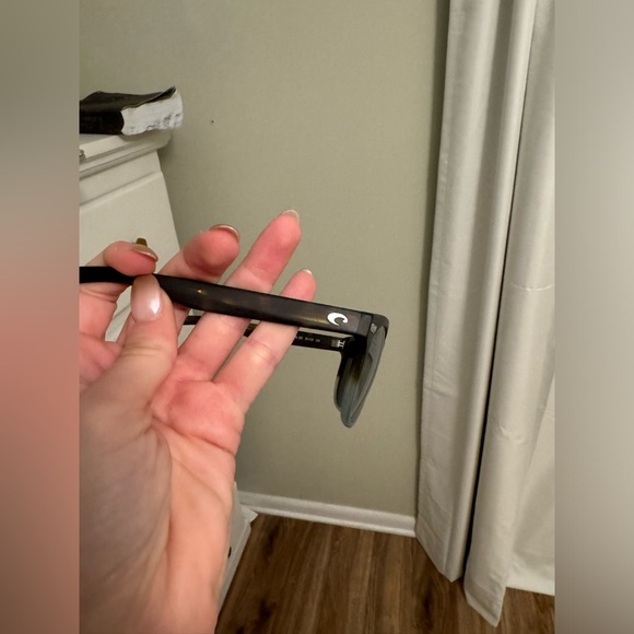 Costa Del Mar women’s sunglasses - Picture 3 of 8